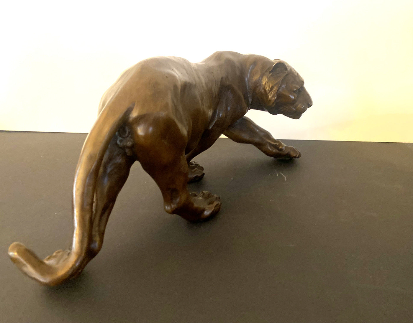 Tigre rampant coulé en bronze signé S.Melani -Refonte