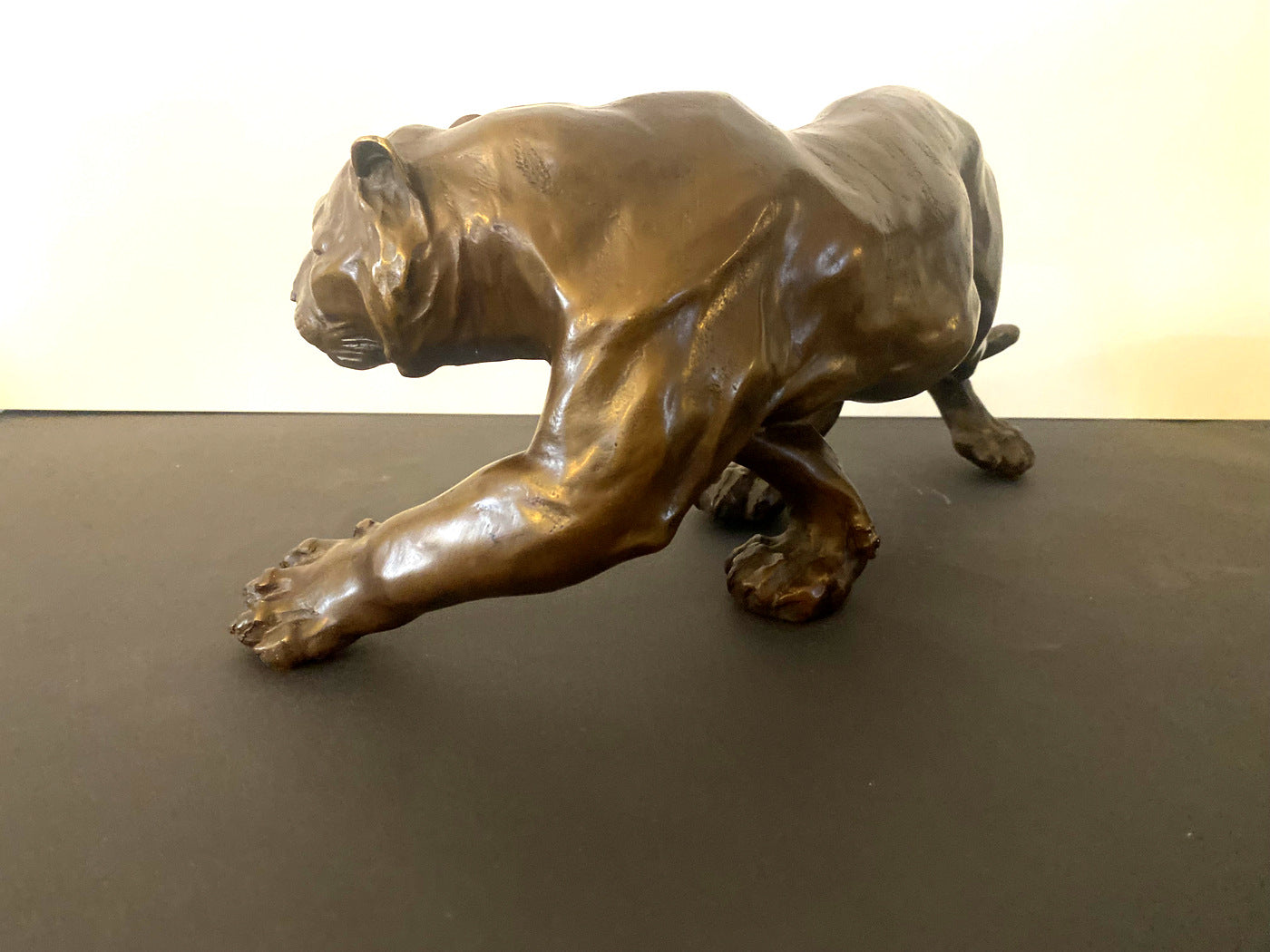 Tigre rampant coulé en bronze signé S.Melani -Refonte