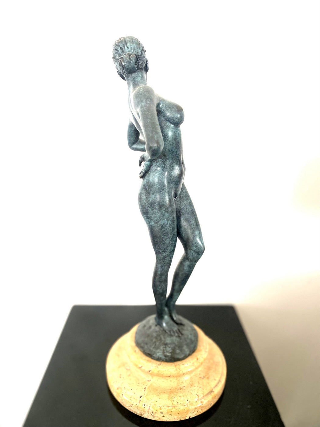 Bronze figure - Bronze nude signed Raymondo on marble base