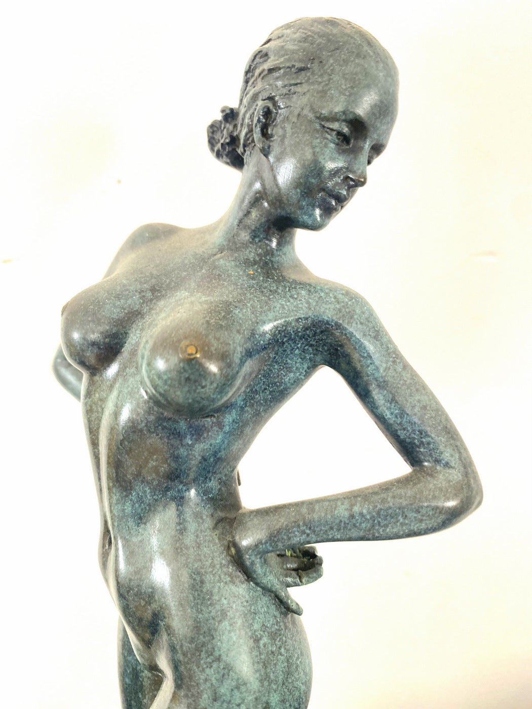 Bronze figure - Bronze nude signed Raymondo on marble base