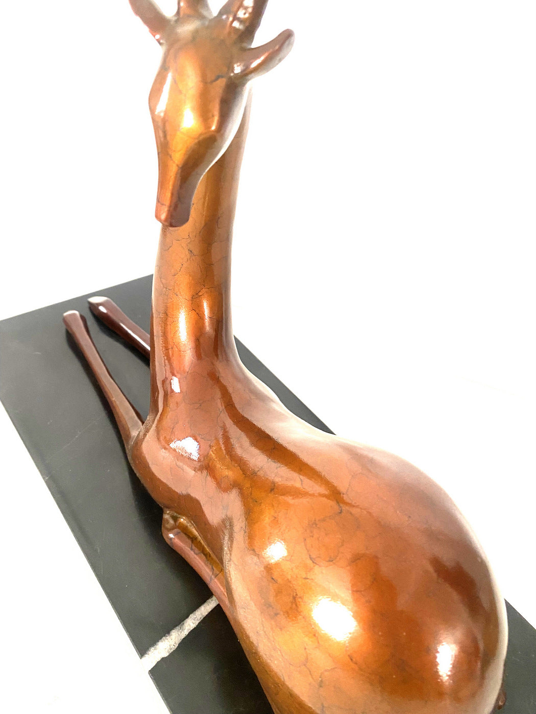 Tierfigur in Bronze -Bronzefigur - Hirsch auf Marmorplattel signiert Milo