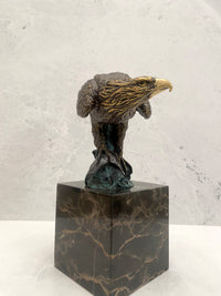 Bronzefigur-Tierfigur-Bronze Adler auf Marmorsockel mit Künstlersignatur
