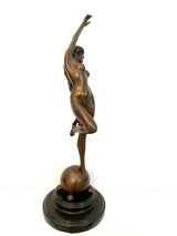 Bronzefigur Bronze Akt von Raymondo mit Künstlersignatur auf Marmorsockel