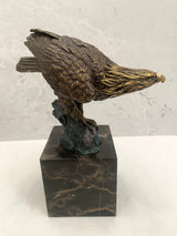 Bronzefigur-Tierfigur-Bronze Adler auf Marmorsockel mit Künstlersignatur
