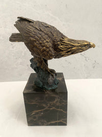 Bronzefigur-Tierfigur-Bronze Adler auf Marmorsockel mit Künstlersignatur