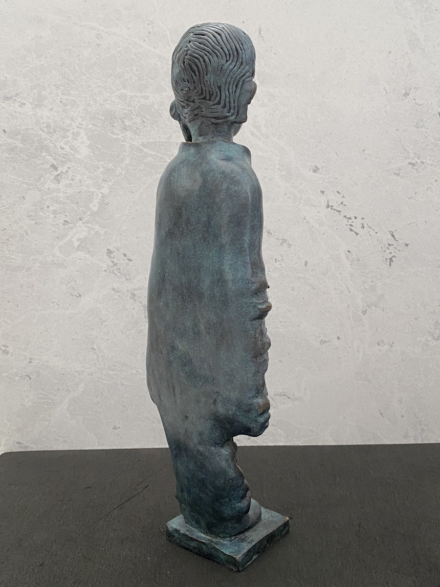 Bronzefigur Mädchen modern – handgefertigte Skulptur im Wachsausschmelzverfahren