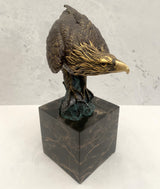 Bronzefigur-Tierfigur-Bronze Adler auf Marmorsockel mit Künstlersignatur