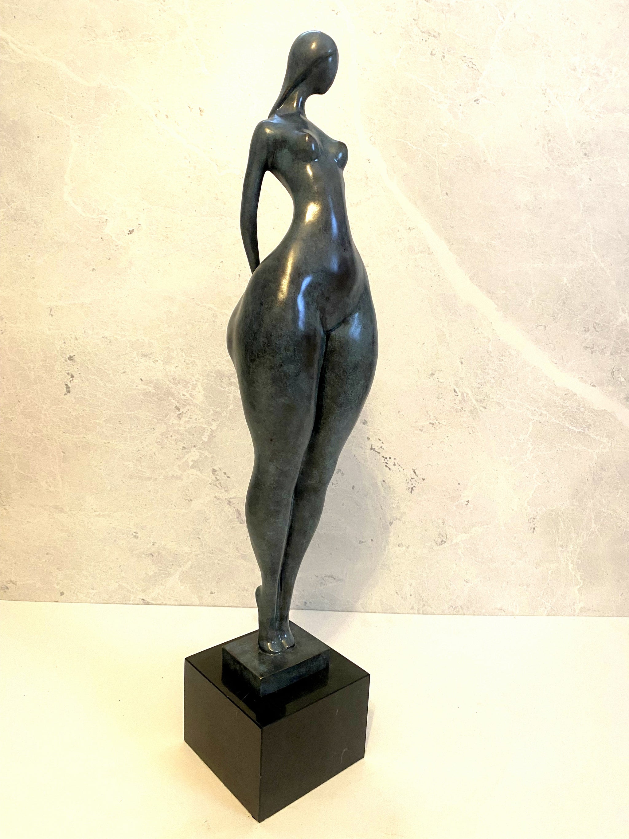Bronzefigur-72 cm hoher Bronze Akt von Milo mit Künstlersignatur auf Marmorsockel