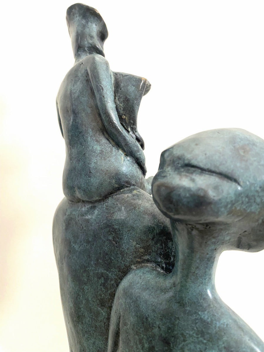 Abstrakte Bronzefigur - Familie mit Künstlesignatur auf Marmor Handgefertigt