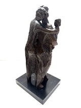 Abstrakte Bronzeskulptur auf Marmorsockel – handgefertigt im Wachsausschmelzverfahren