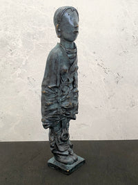 Bronzefigur Mädchen modern – handgefertigte Skulptur im Wachsausschmelzverfahren
