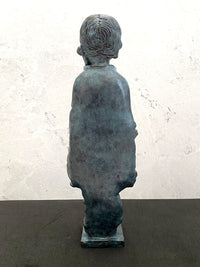 Bronzefigur Mädchen modern – handgefertigte Skulptur im Wachsausschmelzverfahren