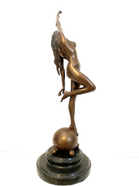 Bronzefigur Bronze Akt von Raymondo mit Künstlersignatur auf Marmorsockel