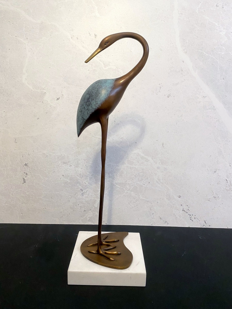 Reiherfigur aus Bronze – Vogel Skulptur mit Milo-Signatur