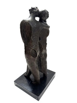 Abstrakte Bronzeskulptur auf Marmorsockel – handgefertigt im Wachsausschmelzverfahren