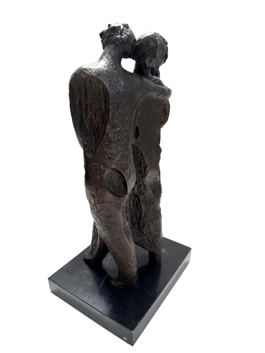 Abstrakte Bronzeskulptur auf Marmorsockel – handgefertigt im Wachsausschmelzverfahren