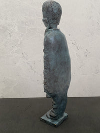 Bronzefigur Mädchen modern – handgefertigte Skulptur im Wachsausschmelzverfahren