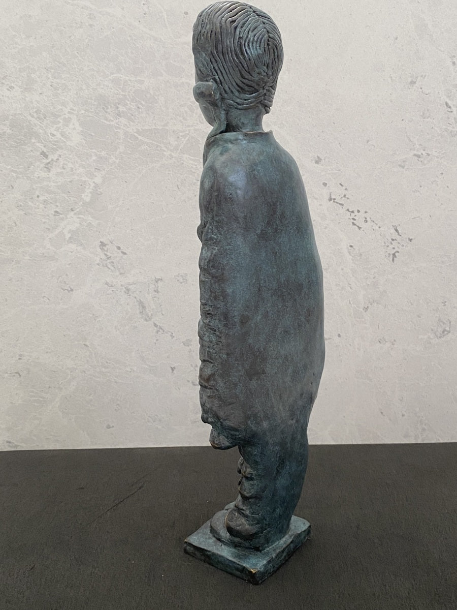 Bronzefigur Mädchen modern – handgefertigte Skulptur im Wachsausschmelzverfahren