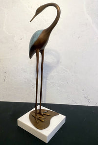 Reiherfigur aus Bronze – Vogel Skulptur mit Milo-Signatur