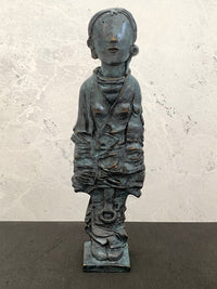 Bronzefigur Mädchen modern – handgefertigte Skulptur im Wachsausschmelzverfahren