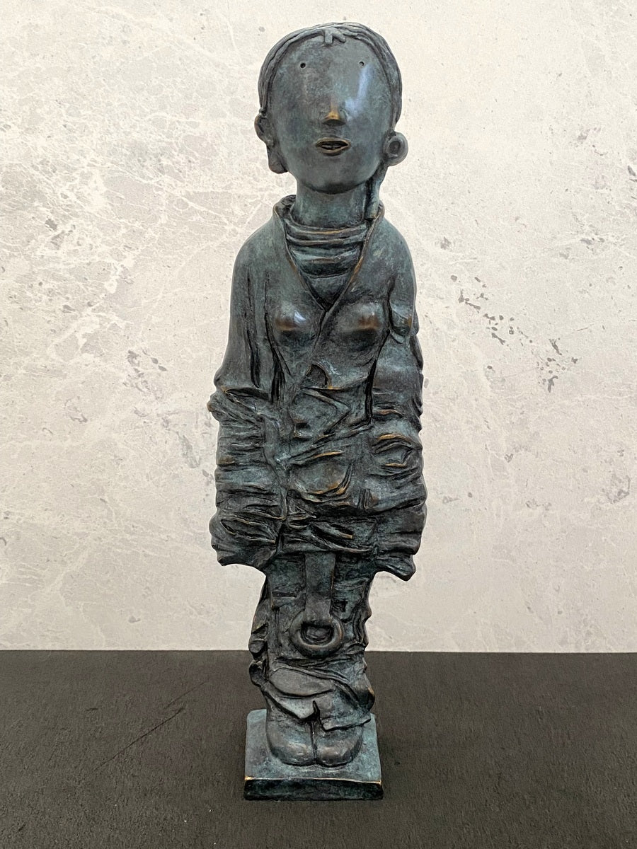 Bronzefigur Mädchen modern – handgefertigte Skulptur im Wachsausschmelzverfahren