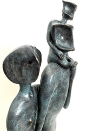 Abstrakte Bronzefigur - Familie mit Künstlesignatur auf Marmor Handgefertigt