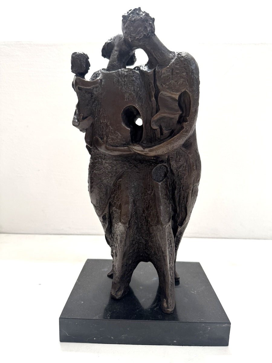 Abstrakte Bronzeskulptur auf Marmorsockel – handgefertigt im Wachsausschmelzverfahren