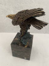 Bronzefigur-Tierfigur-Bronze Adler auf Marmorsockel mit Künstlersignatur