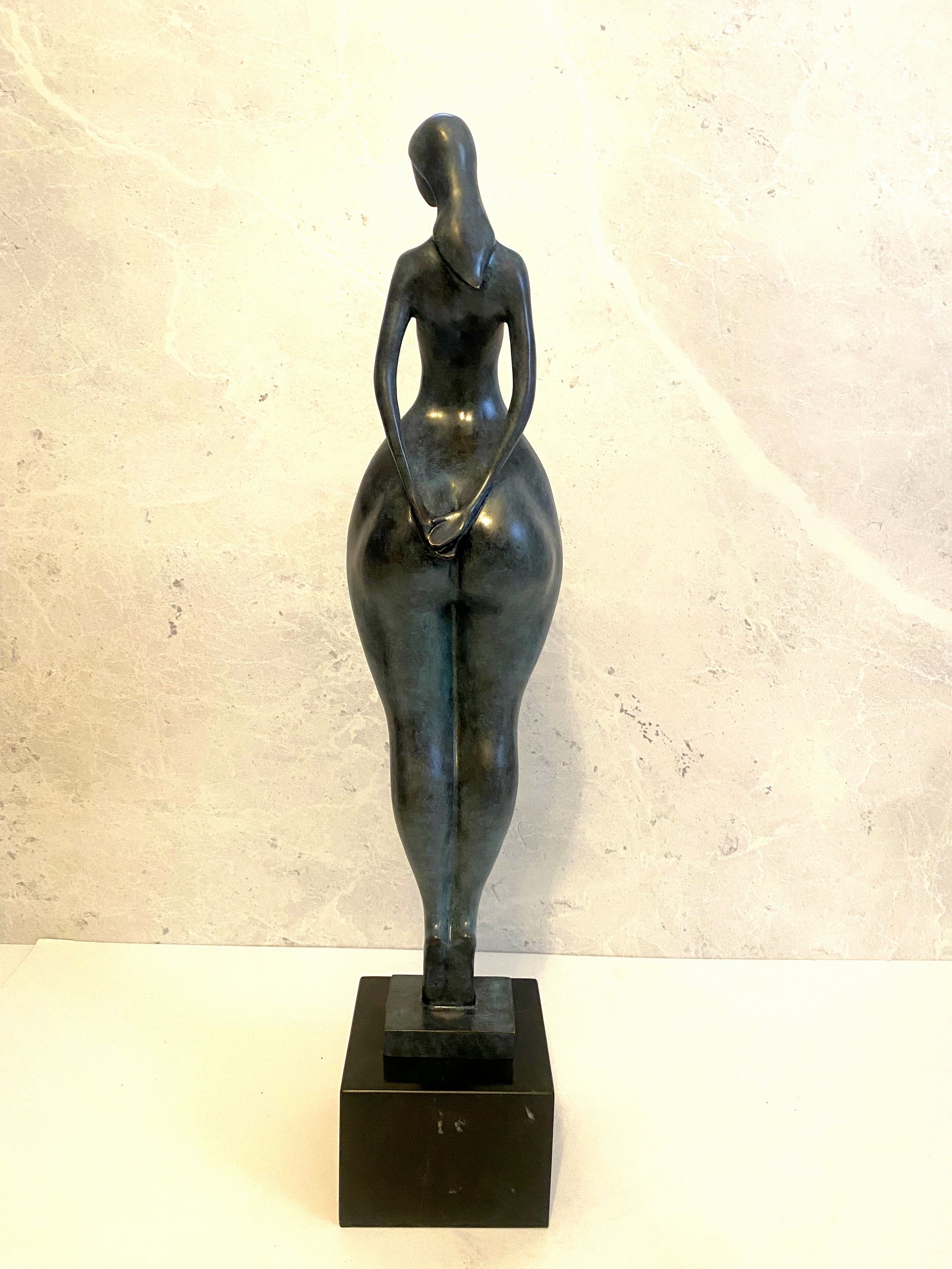 Bronzefigur-72 cm hoher Bronze Akt von Milo mit Künstlersignatur auf Marmorsockel
