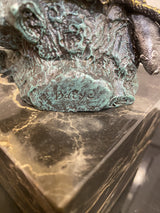 Bronzefigur-Tierfigur-Bronze Adler auf Marmorsockel mit Künstlersignatur