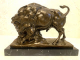 Tierskulptur - Massiver Bison aus Bronze auf Marmorsockel-Bronzefigur