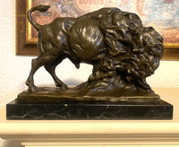 Tierskulptur - Massiver Bison aus Bronze auf Marmorsockel-Bronzefigur