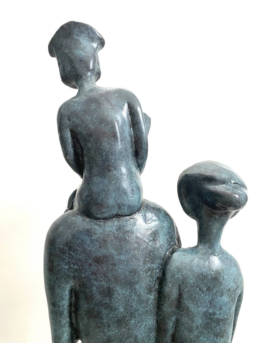 Abstrakte Bronzefigur - Familie mit Künstlesignatur auf Marmor Handgefertigt
