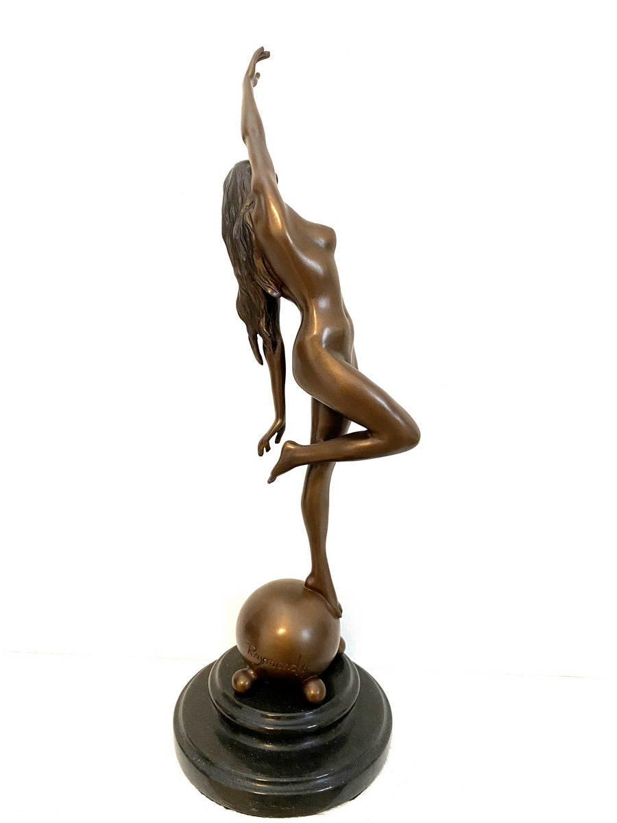 Bronzefigur Bronze Akt von Raymondo mit Künstlersignatur auf Marmorsockel