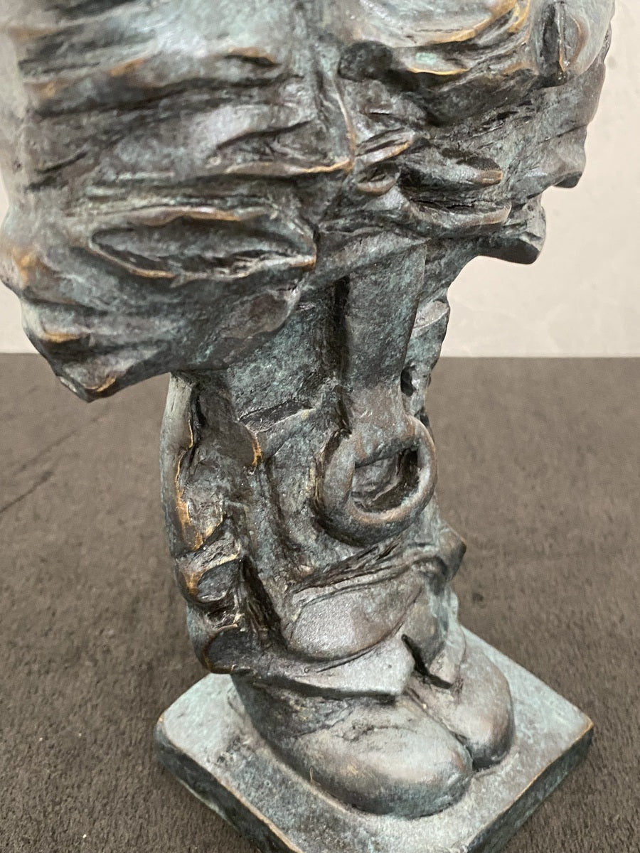 Bronzefigur Mädchen modern – handgefertigte Skulptur im Wachsausschmelzverfahren