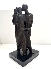 Abstrakte Bronzeskulptur auf Marmorsockel – handgefertigt im Wachsausschmelzverfahren