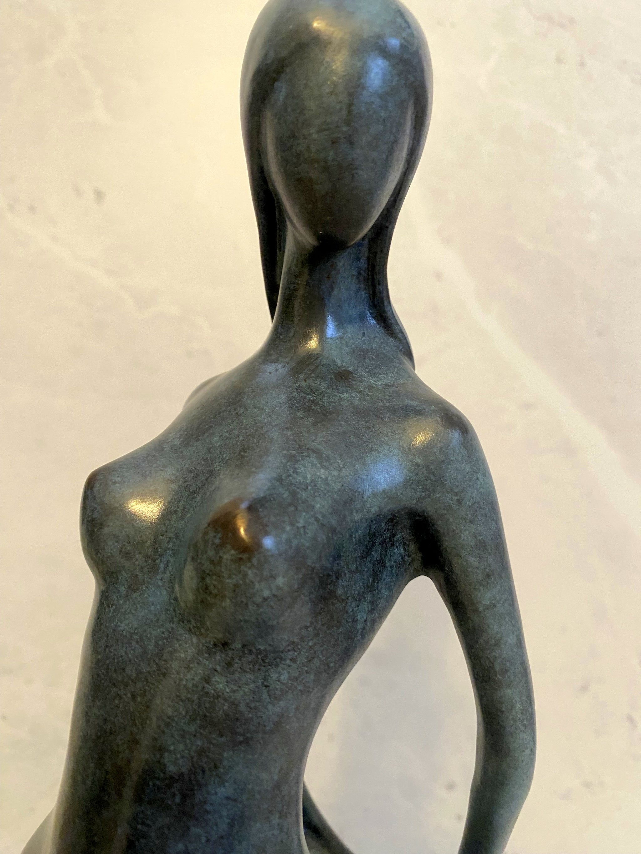 Bronzefigur-72 cm hoher Bronze Akt von Milo mit Künstlersignatur auf Marmorsockel