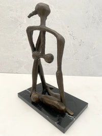 Abstrakte Bronzeskulptur auf Marmorsockel – handgefertigt Wachsausschmelzverfahren