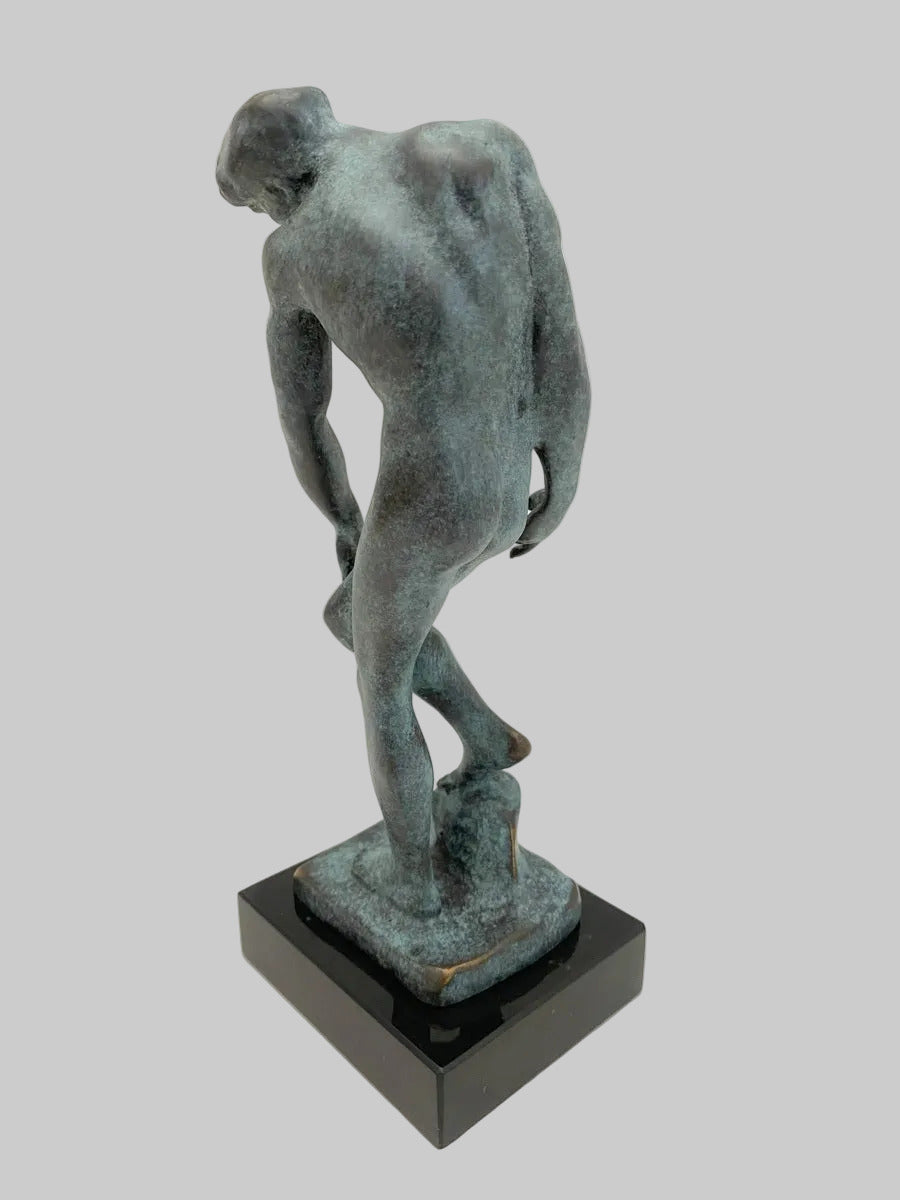 Rodin Adam Bronzefigur – seitliche Ansicht mit gebeugter Körperhaltung