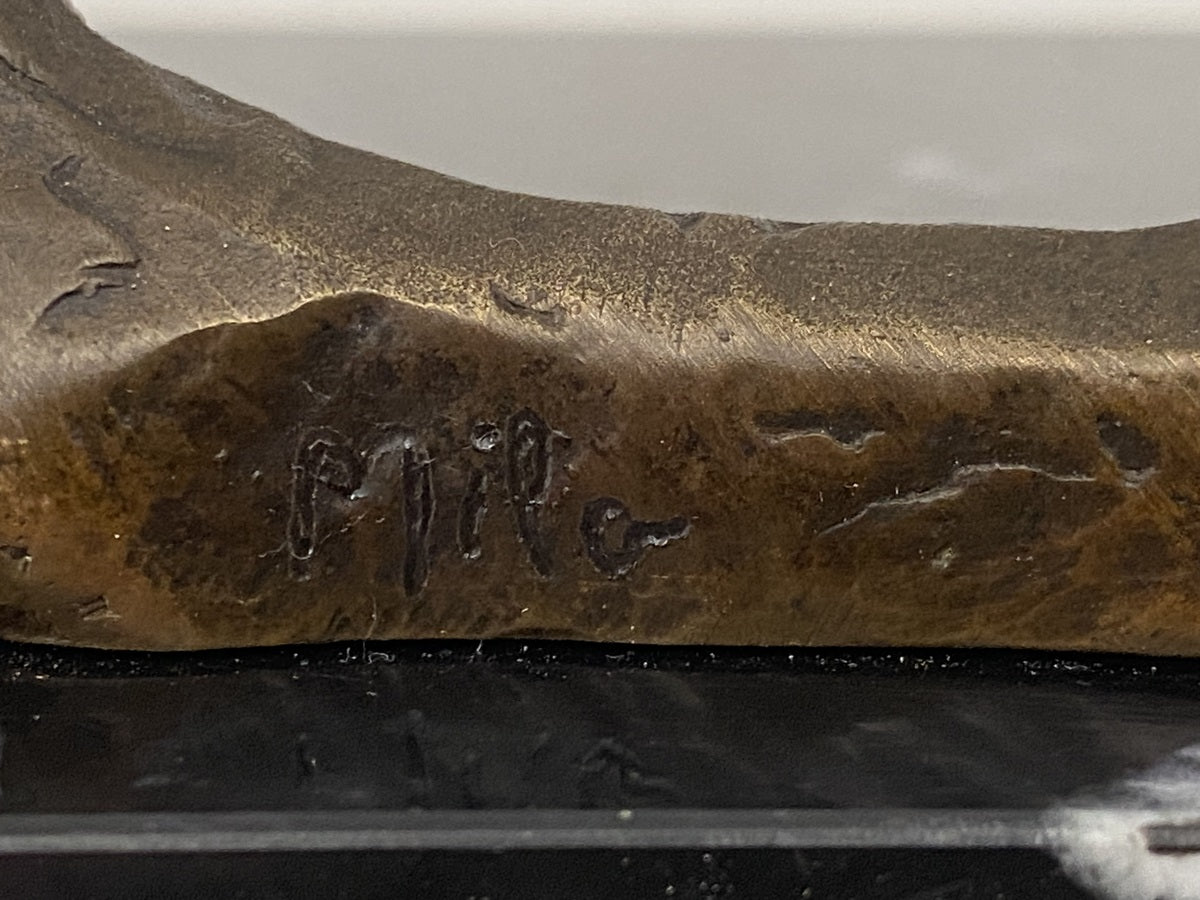 Abstrakte Bronzeskulptur auf Marmorsockel – handgefertigt Wachsausschmelzverfahren