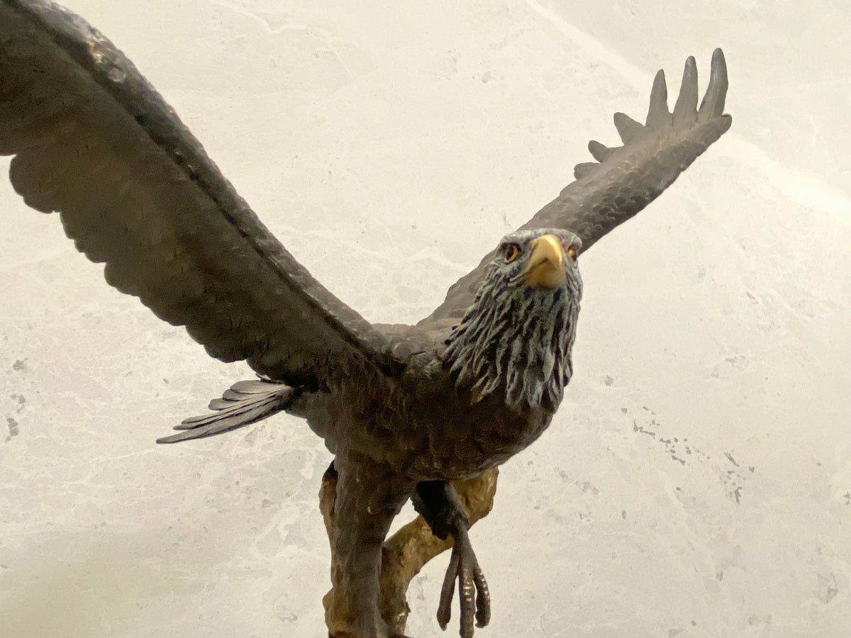 Bronzefigur -Tierfigur -Bronze Adler auf Marmorsockel mit Künstlersignatur