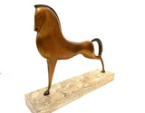 Pferd Skulptur aus Bronze – seitliche Gesamtansicht mit langgestreckter Form