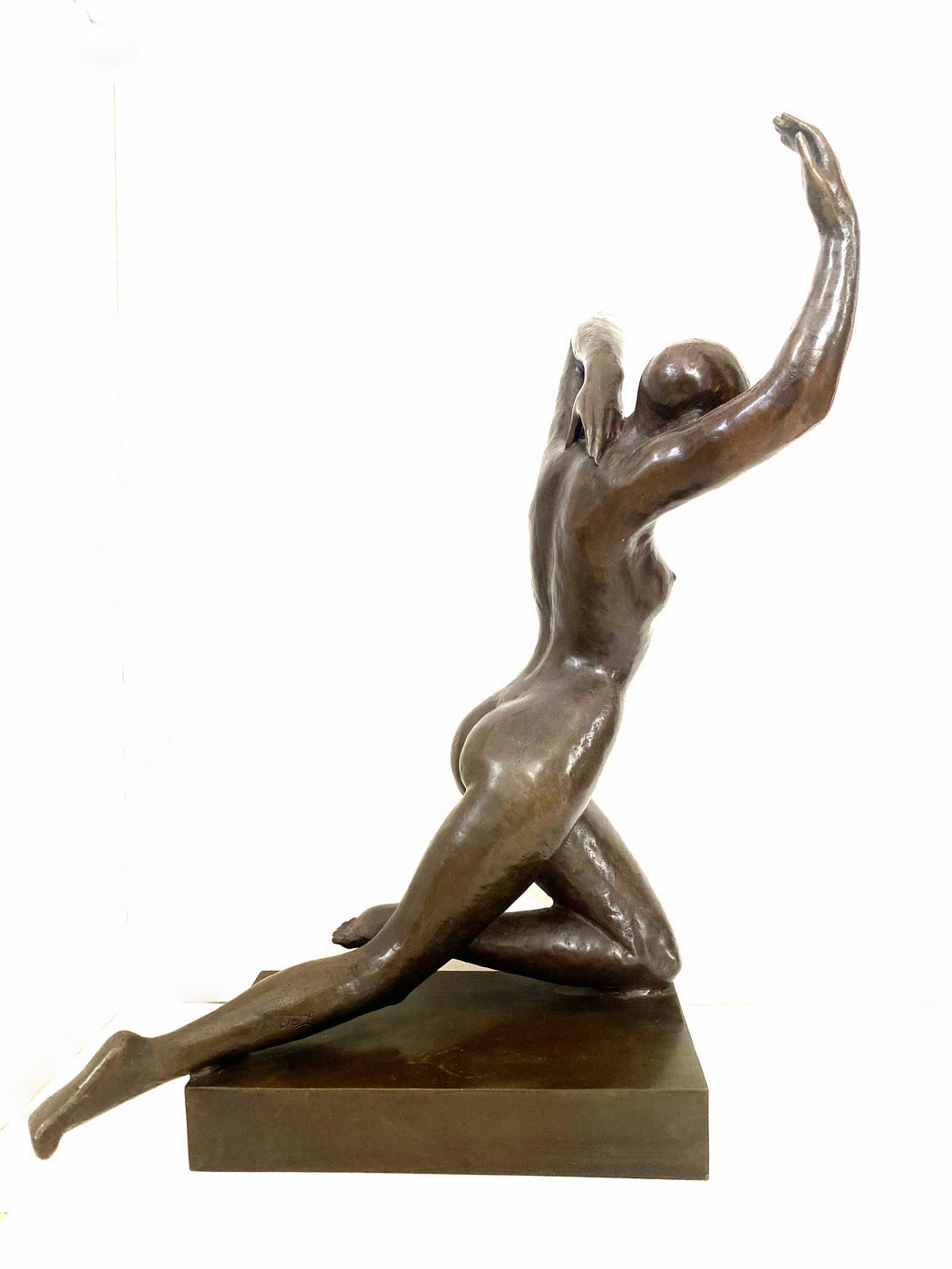 Grand nu en bronze avec signature de l'artiste signé LeBao