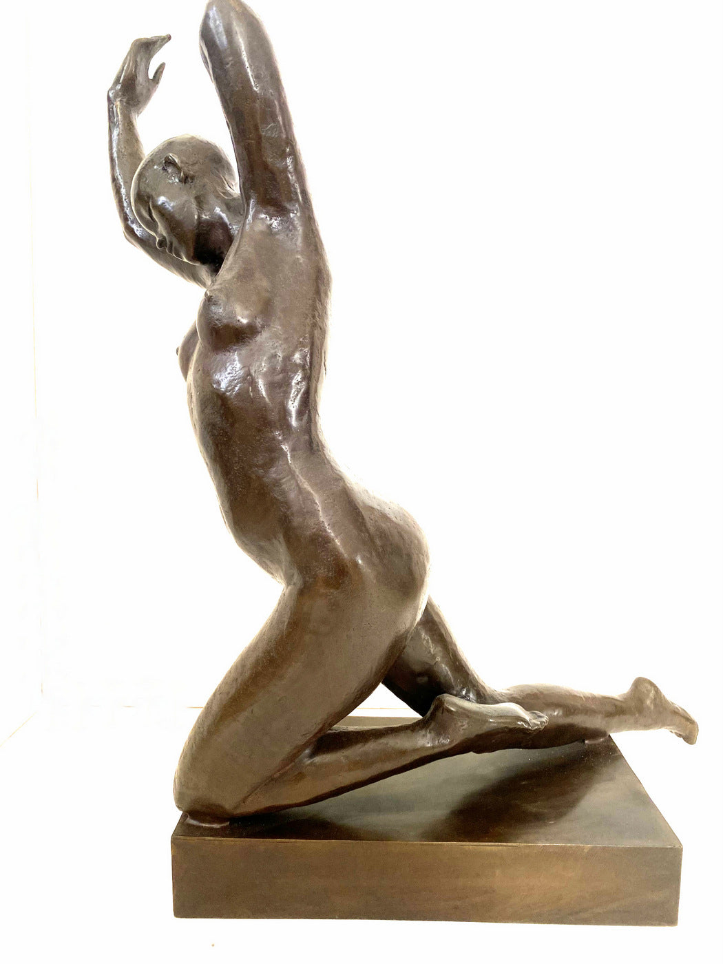 Grand nu en bronze avec signature de l'artiste signé LeBao