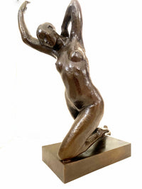 Grand nu en bronze avec signature de l'artiste signé LeBao