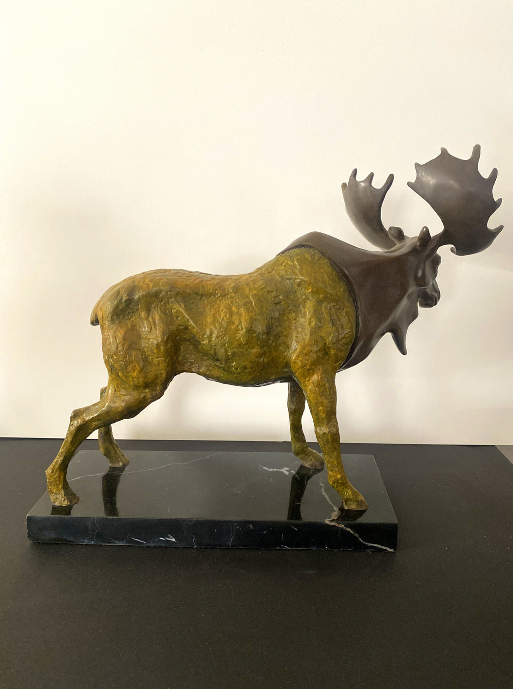 Bronze moose multi-colored patinated - artist signature on marble base