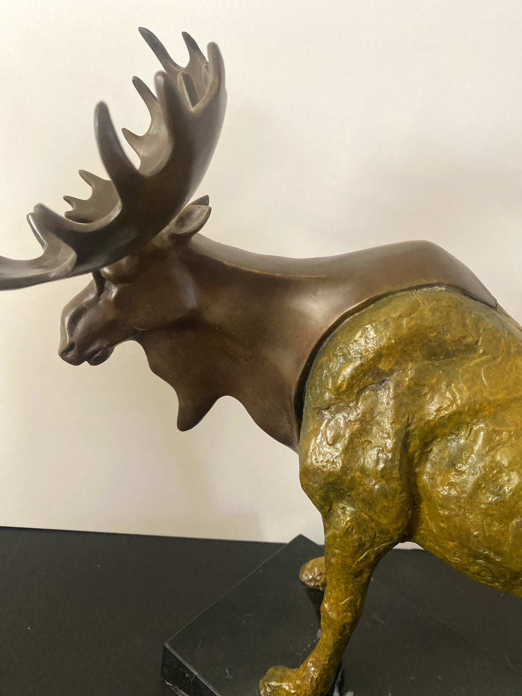 Bronze moose multi-colored patinated - artist signature on marble base