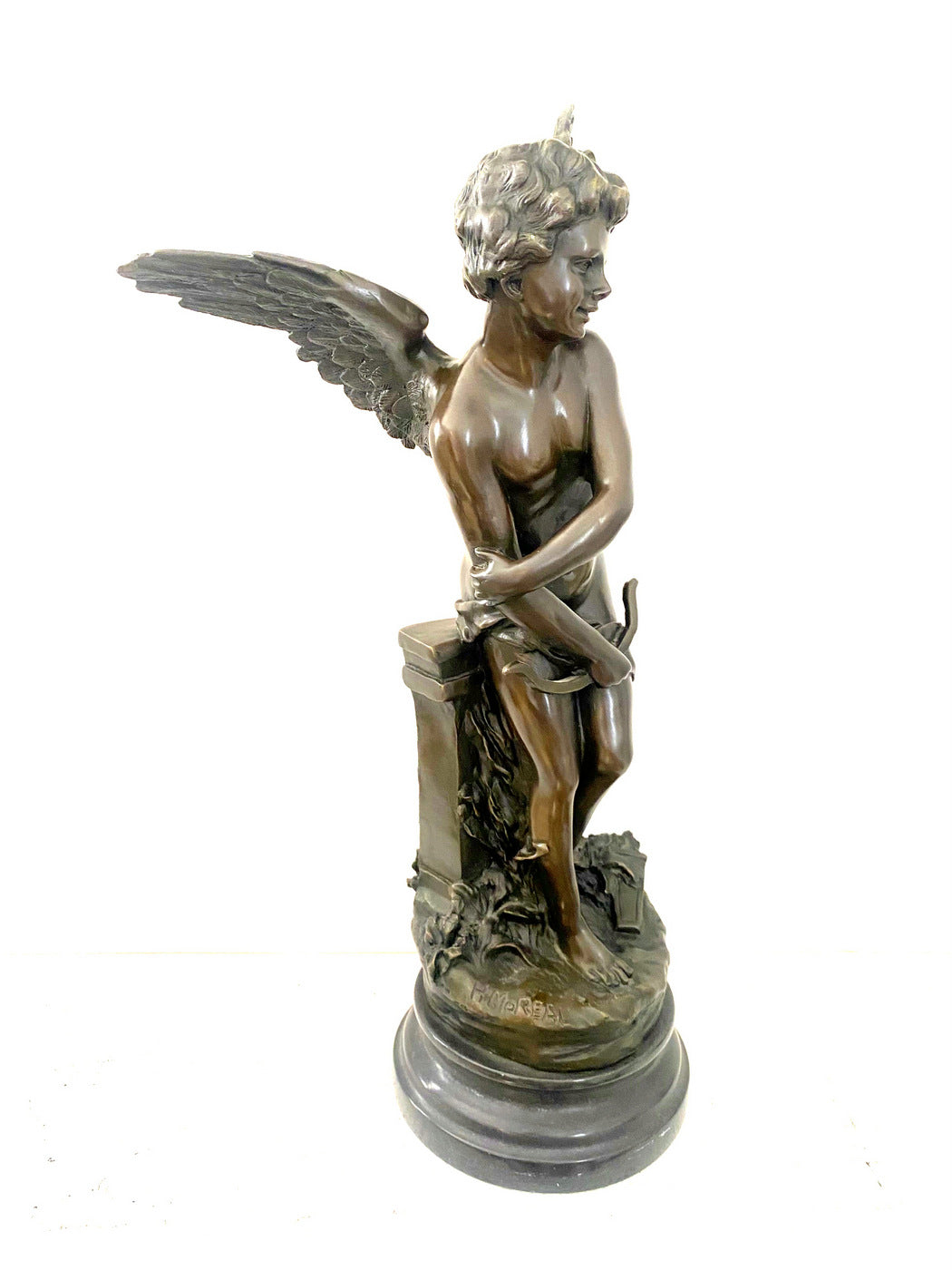 Sculpture ange Cupidon en bronze signée Moreau sur socle en marbre