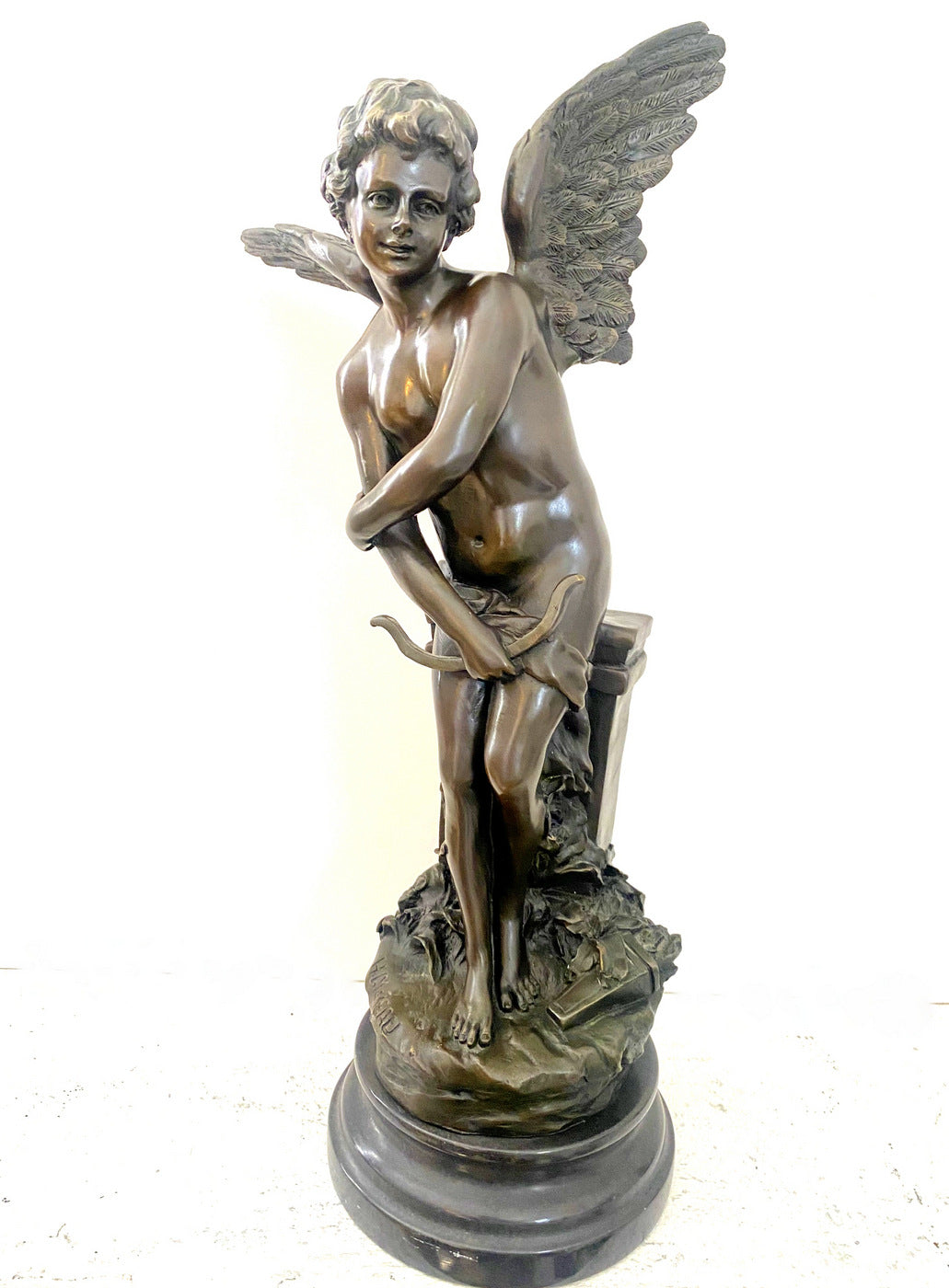 Sculpture ange Cupidon en bronze signée Moreau sur socle en marbre