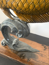 Sculpture animalière bronze poisson figurine en bronze sur socle en bois vieilli signée